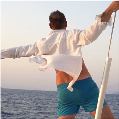 Main hanging off of sail line