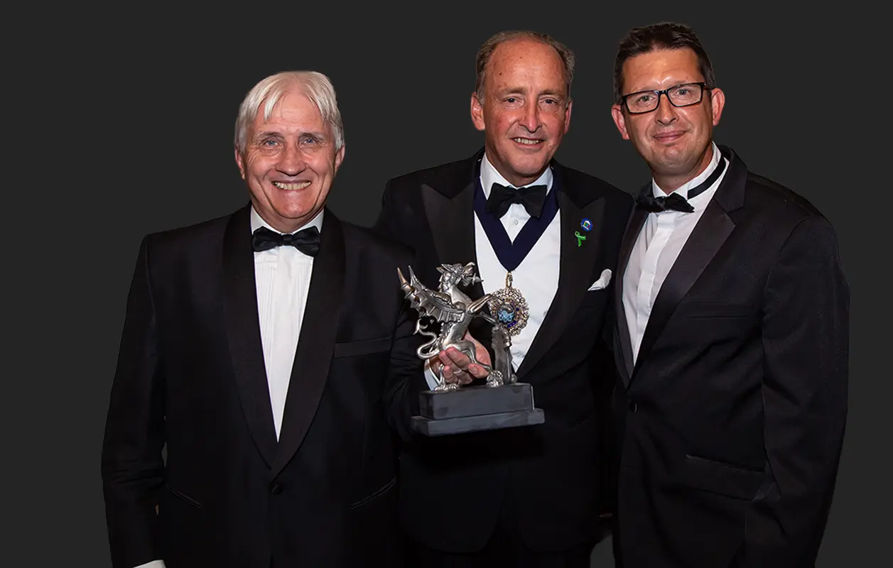 AESSEAL are presented with the Lord Mayor of London's Dragon Award