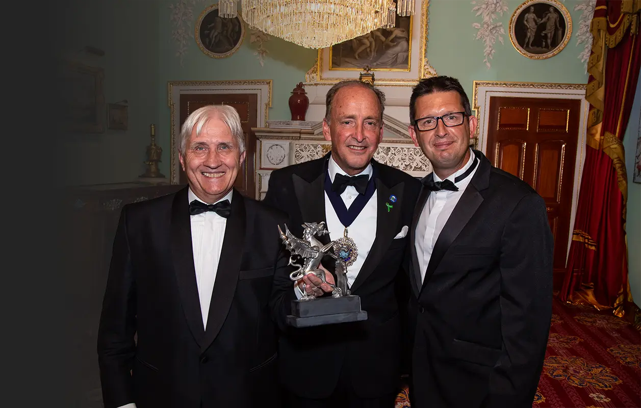AESSEAL are presented with the Lord Mayor of London's Dragon Award