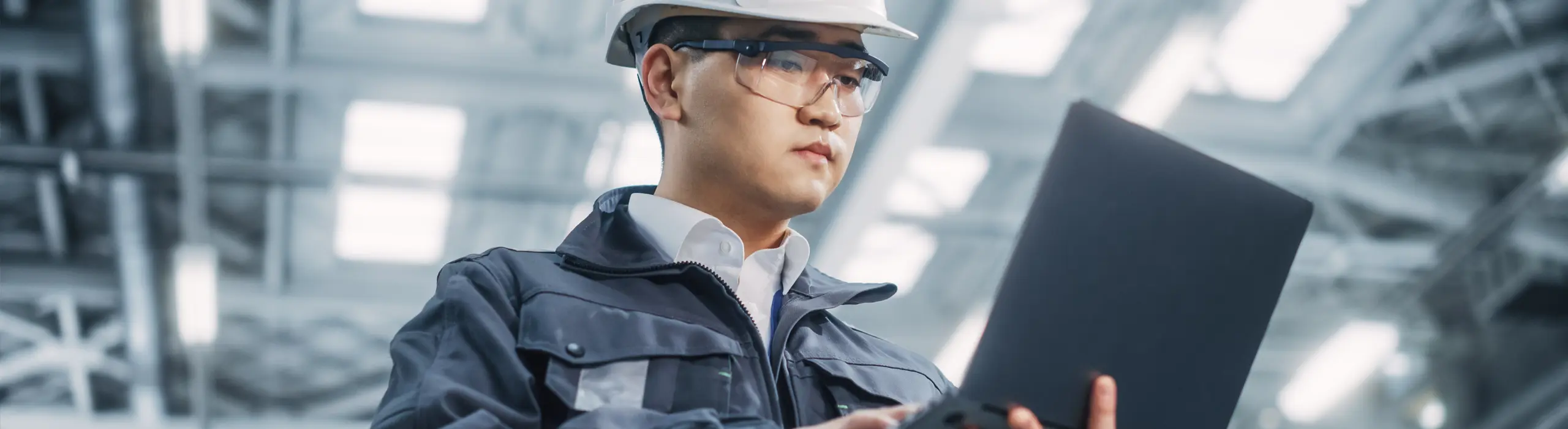Worker accessing data from the workshop